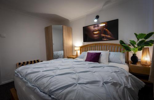 Norwich House | Norwich - House - Sleeps 7 - Parking - Garden