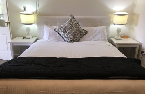 Mount Eliza Hotel | Norwood House Motel & Reception Centre