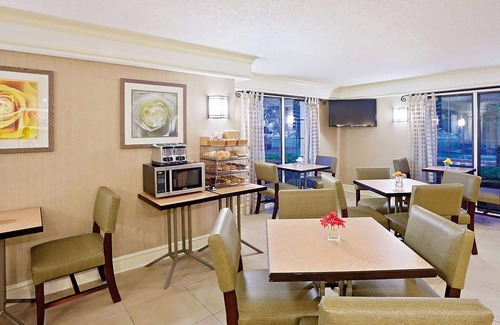 Merrillville Hotel | Norwood Inn & Suites Merrillville