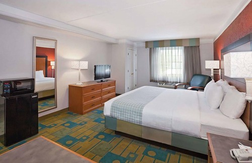 Merrillville Hotel | Norwood Inn & Suites Merrillville