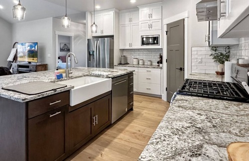 Donnelly Apartment | Norwood Modern Mountain