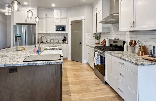 Donnelly Apartment | Norwood Modern Mountain