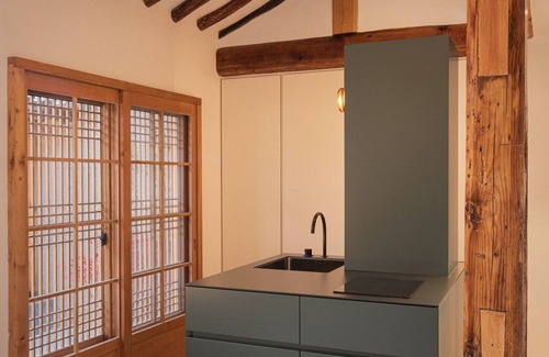 Gahoe-dong Hotel | Nostalgia Hanok Hotel