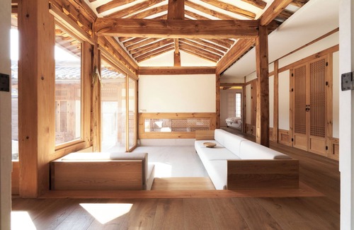 Gahoe-dong Hotel | Nostalgia Hanok Hotel