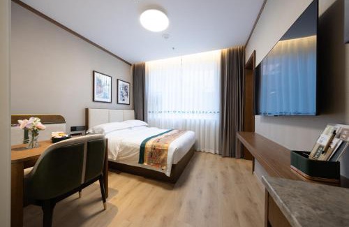 Downtown Beijing Hotel | Nostalgia S Hotel Beijing Qianmen Street & Tianqiao Performing Arts Center 时光漫步S酒店 北京前门天桥艺术中心店 Free fresh ground coffee,Free laundry service