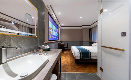 North Chaoyang Hotel | Nostalgia S Hotel Beijing National Stadium-Bird's Nest 时光漫步S酒店北京科技大学鸟巢店 Free fresh ground coffee,Free laundry service
