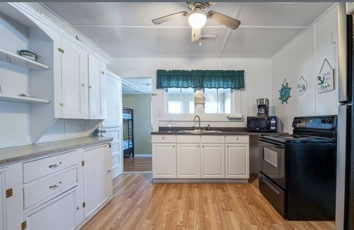 Ocean Drive Cottage | Nostalgic Cottage-Best Porch View in O.D.! Steps to Beach & Main Street