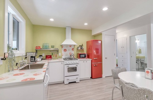Millcreek Apartment | Nostalgically Retro w/Hot Tub-Exclusive & Private