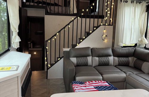 Fair Play House | Not camping, GLAMPING! Beautiful 45’ park model RV. Adults over 18 only.