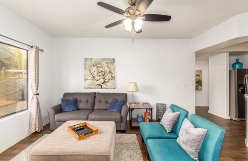 Maryvale Village Condo | Not Evolve - 2 KINGS, ground floor - Heated Pool & gas grill! Cardinals Stadium!