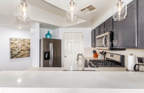 Maryvale Village Condo | Not Evolve - 2 KINGS, ground floor - Heated Pool & gas grill! Cardinals Stadium!