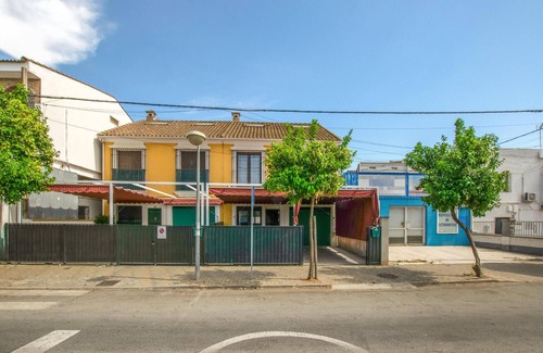 Cordoba House | Not far from the city of Cordoba awaits you this beautiful vacation home with swimming pool.