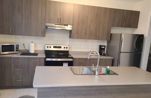 Wasaga Beach House | Not Home But Home 15 minutes to Blue Mountain and 2 minutes to Beach