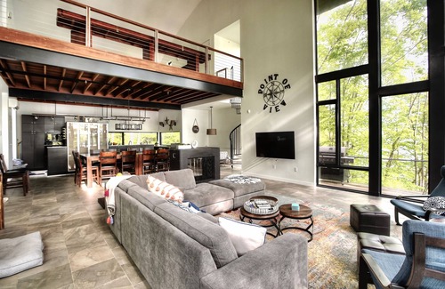 Livingston House | Not Your Average Lake House! 4 BR 15 guests