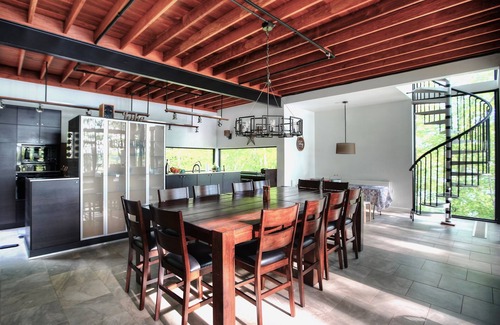 Livingston House | Not Your Average Lake House! 4 BR 15 guests