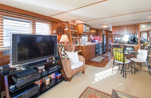 Sanford Boat Rental | NOT YOUR TYPICAL HOUSEBOAT: 60 FEET OF FUN!