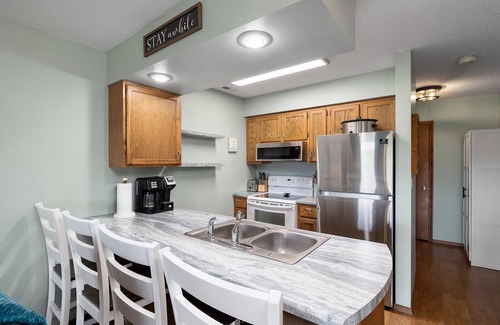 Branson West Condo | Notch Estates★WALKIN 2 KING BEDS★Free Boat Trailer Parking★1Mi to SDC
