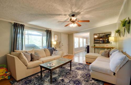 Rogers House | Noteworthy Cabin Grill, Walk to Beaver Lake!