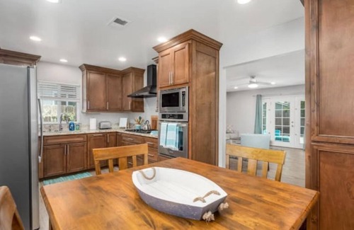 Clovis House | Noteworthy Nautical Niche | 4/2 w/Pool & Garage