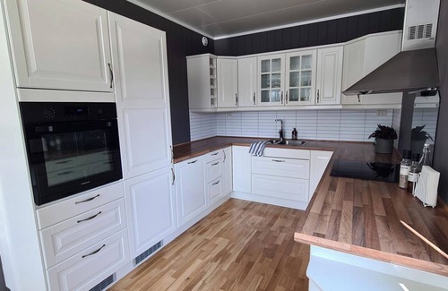 Tromso Apartment | Nothern Light - 5min Airport Parking -sea view