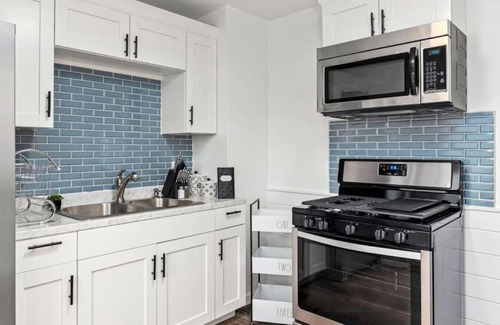 West Peoria House | Notre Maison - charming 3BD close to DT Peoria
