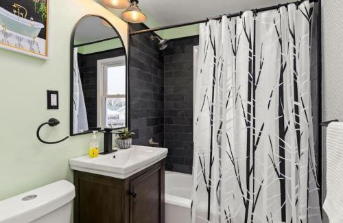West Peoria House | Notre Maison - charming 3BD close to DT Peoria