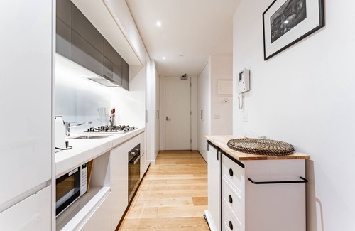 Port Melbourne Apartment | "Nott's Nook"- 1-Bed with Rooftop Views