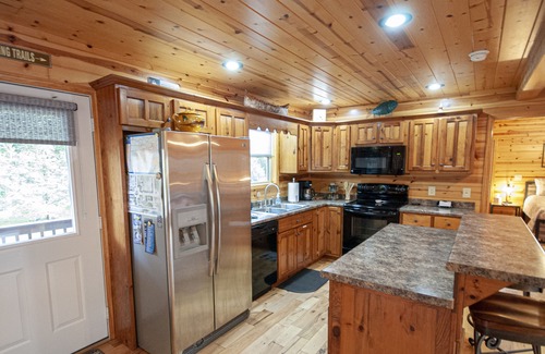 Blairsville Cabin | Nottely and Nice is a Beautiful Cabin on the Nottely River in Blairsville.