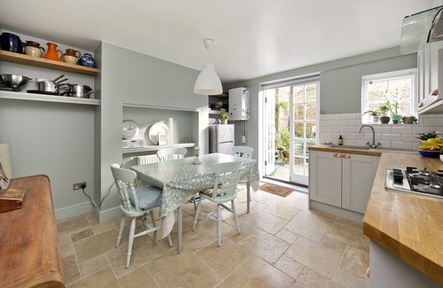 Holland Park House | Notting Hill Garden Charming Apartment