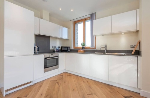 Notting Dale Apartment | Notting Hill Gem 2BD Near Portobello Market