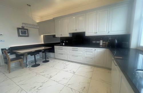 Holland Park Apartment | Notting Hill Luxurious Family Apartment, 4 bed+couch and 3 bathrooms