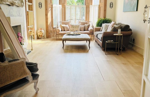 Notting Hill Apartment | Notting Hill/Portobello Rd area 5* stunning 1 bed, 2 min 4 all transport. A gem