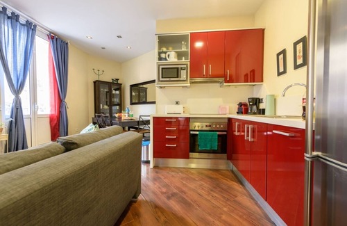 El Poble-sec Apartment | NOU - Ramblas rentals Design & Renovated Flat A/C ┃Balcony┃ 10M Ramblas