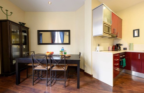 El Poble-sec Apartment | NOU - Ramblas rentals Design & Renovated Flat A/C ┃Balcony┃ 10M Ramblas
