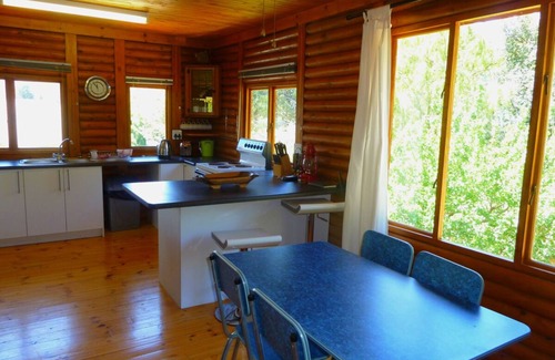 Clarens Cabin | Nougat Cabin. Luxury log cabin within walking distance of shops and restaurants.