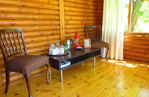 Clarens Cabin | Nougat Cabin. Luxury log cabin within walking distance of shops and restaurants.