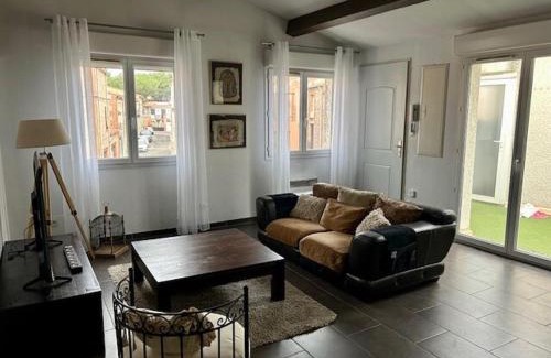 Cabestany Apartment | Nouveau - L'Ensoleillé Terrasse & Atypique - 10 Min Plages - Serenité & Confort - IDEAL FAMILLE Parking et Wifi Gratuit - OFFRE SPECIALE