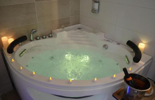 Venette Apartment | NOUVEAU*Le Bois étoilé*Balnéo*Massage*Détente*Wifi*Netflix*Self-checkin