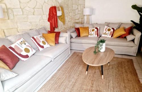 Gares Villa | NOUVEAU - Maison Cozy 150m2 - 3 chambres - Grand Salon - Clim - Wifi fibre - Netflix - 5' du centre et gare - Cour intérieure - 15' des plages