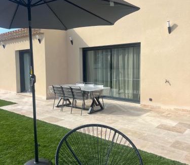 Apt Villa | NOUVEAUTE ! Villa Moderne de 4 chambres, piscine chauffée et vue panoramique