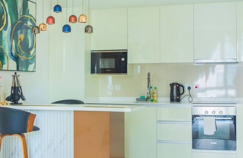 Roman Ridge Apartment | Nova Apartments Luxury One bedroom