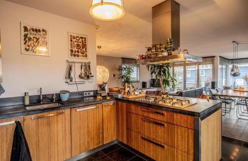 Stadionbuurt Villa | NOVA Houseboat DELUXE Free Bikes