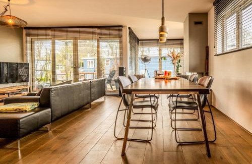 Stadionbuurt Villa | NOVA Houseboat DELUXE Free Bikes