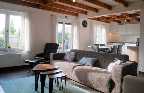De Haan House | Nova Park V88 - cozy fisherman's cottage with terrace and fenced garden