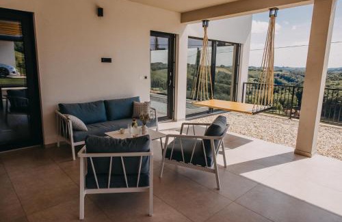 Strigova Villa | Novak Home
