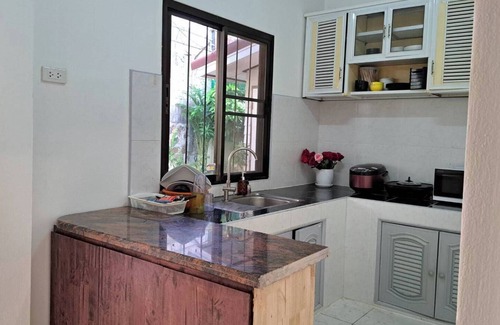 Nong Prue House | November T Lodge . Cozy budget house.
