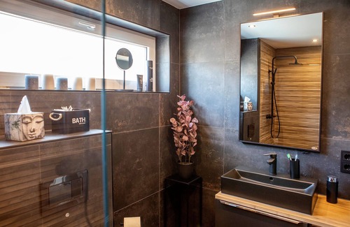 Elten House | NOVO MESTOExclusive wellness apartment on the Eltenberg with sauna and gym