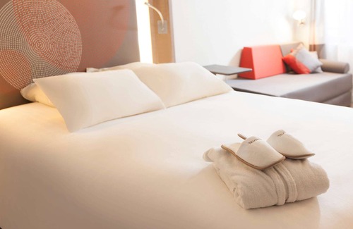 Sorgues Hotel | Novotel Avignon Nord