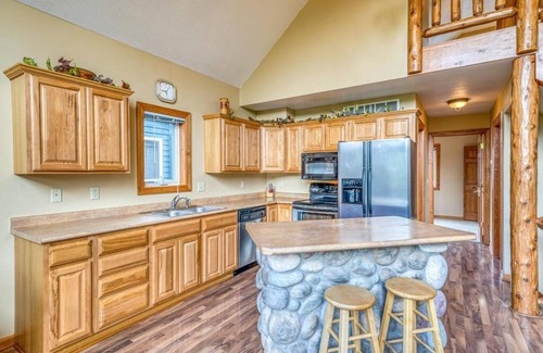 Biwabik Villa | Now Available! Comfortable 4 bed /3 bath lakeside villa close to the action