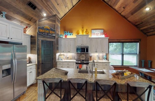 Glenwood Cabin | NOW AVAILABLE.HIGHLIFE RIDGE ON THE CADDO RIVER WITH BREATHTAKING VIEWS!